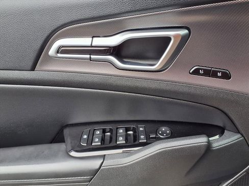 Used 2023 Kia Sportage SX image 18