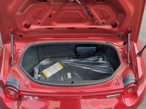 New 2026 MAZDA MX-5 Miata Club w/ Interior Package RWD image 15
