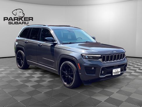 Used 2023 Jeep Grand Cherokee Overland w/ Luxury Tech Group IV AWD/4WD image 7
