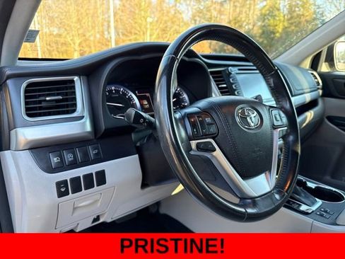 Used 2017 Toyota Highlander XLE image 13