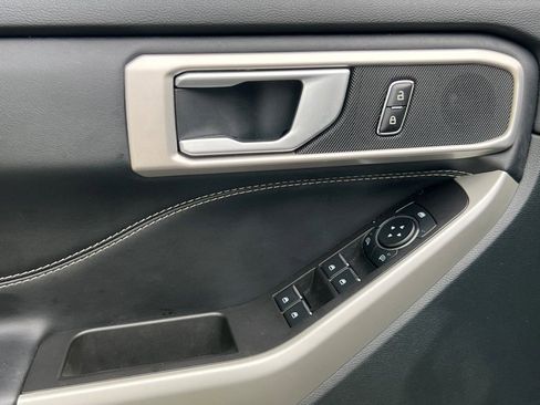 Used 2023 Ford Explorer XLT image 14