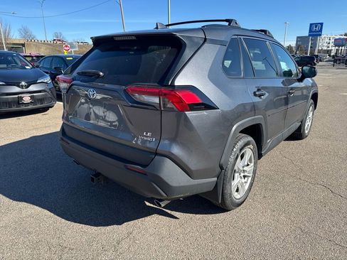Used 2021 Toyota RAV4 LE image 8