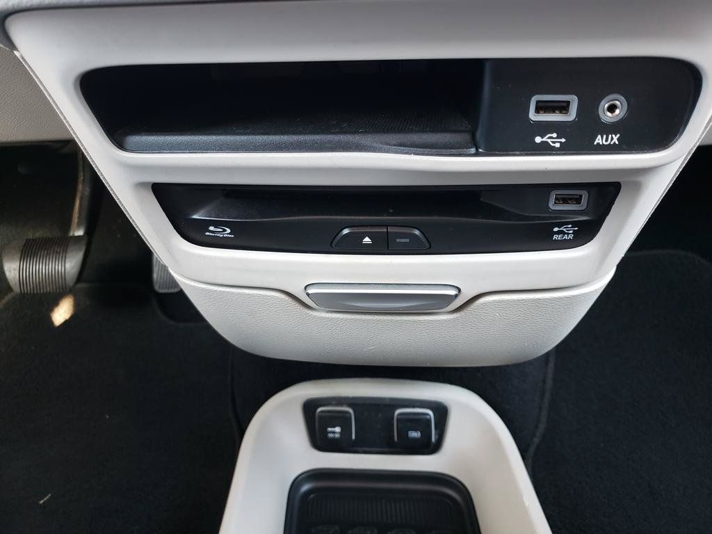 Used 2020 Chrysler Pacifica Touring-L Plus FWD image 20