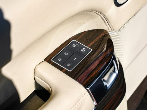 Used 2017 Land Rover Range Rover HSE image 41