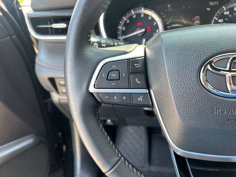 Used 2022 Toyota Highlander XSE FWD image 21