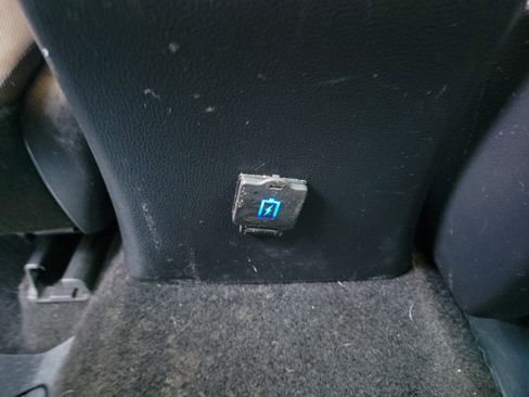 Used 2021 Toyota Corolla LE image 12