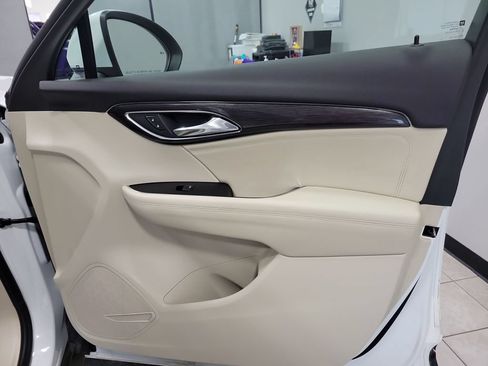 Used 2022 Buick Envision Essence w/ Safety Package FWD image 26