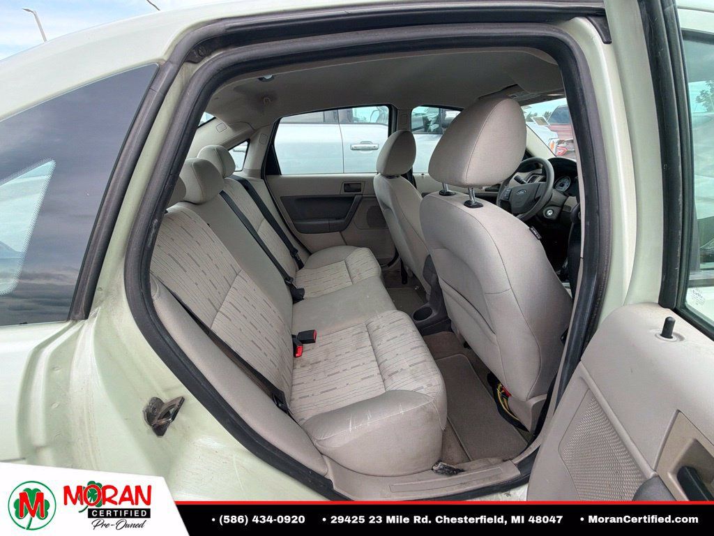 Used 2011 Ford Focus SE FWD image 8