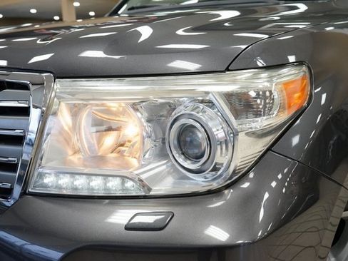 Used 2013 Toyota Land Cruiser image 27