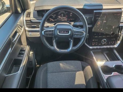 Used 2025 GMC Acadia Elevation AWD/4WD image 13