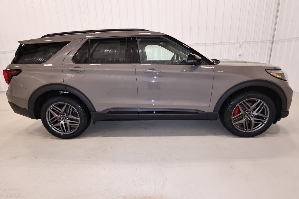 New 2026 Ford Explorer ST-Line w/ ST-Line Street Pack AWD/4WD image 2