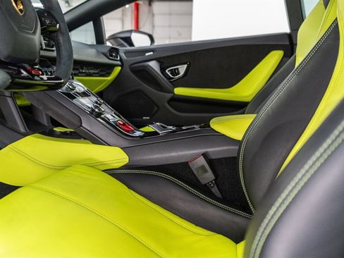 Used 2017 Lamborghini Huracan LP 610-4 AWD/4WD image 28