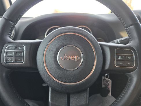 Used 2018 Jeep Wrangler Unlimited Rubicon w/ Connectivity Group image 15