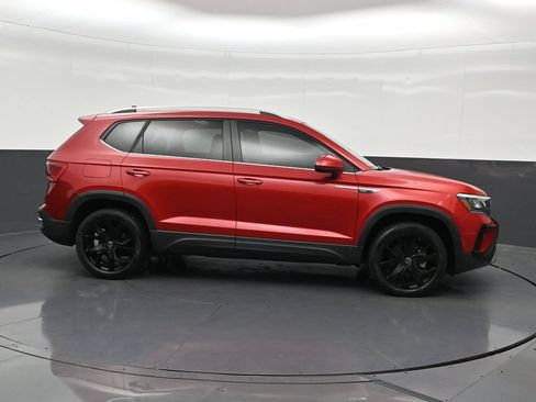 Used 2024 Volkswagen Taos SE w/ Black Wheel Package FWD image 7