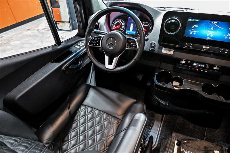 Used 2023 Mercedes-Benz Sprinter 2500 image 19