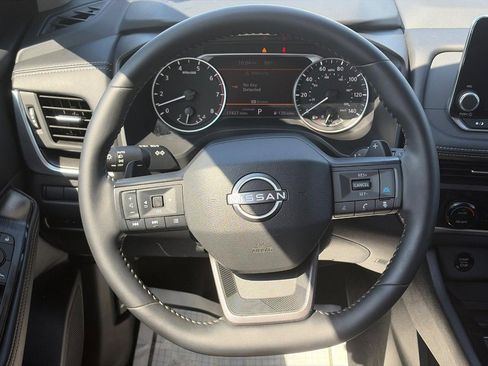 Used 2025 Nissan Rogue SV FWD image 13