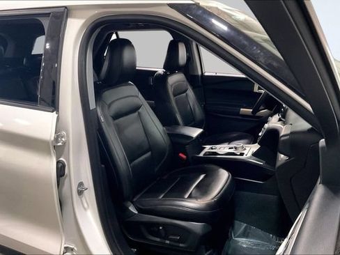 Used 2023 Ford Explorer XLT w/ Equipment Group 202A AWD/4WD image 9