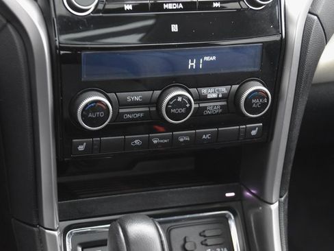 Used 2022 Subaru Ascent Limited w/ Technology Package image 23