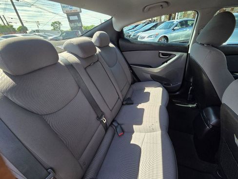 Used 2016 Hyundai Elantra SE w/ Option Group 02 FWD image 16