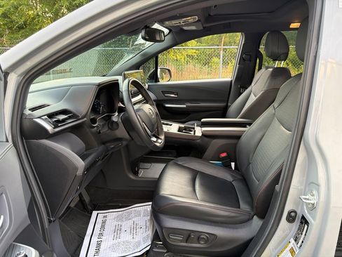 Used 2023 Toyota Sienna XSE AWD/4WD image 25