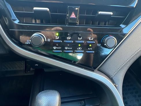 Used 2021 Toyota Camry LE image 20