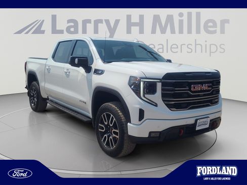 Used 2025 GMC Sierra 1500 AT4 w/ AT4 Premium Package AWD/4WD image 7