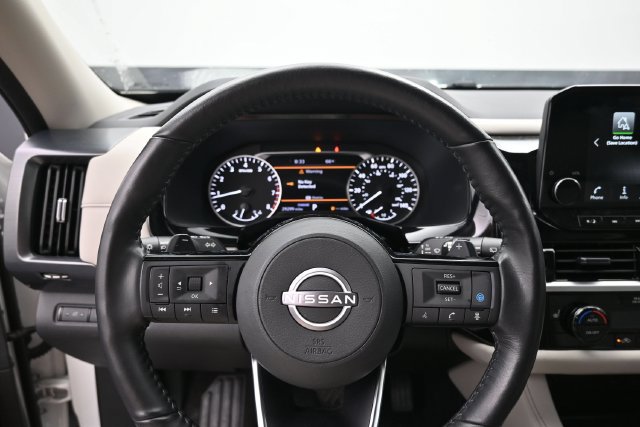 Used 2024 Nissan Pathfinder SL FWD image 17
