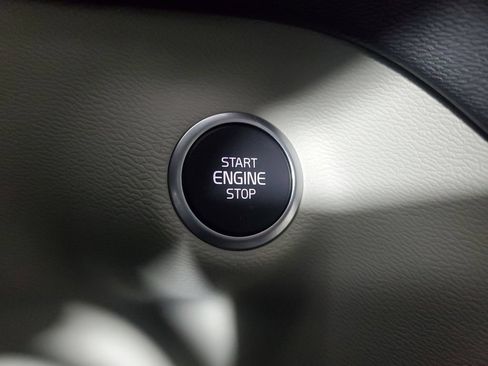 Certified 2026 Volvo XC40 B5 Plus AWD/4WD image 35