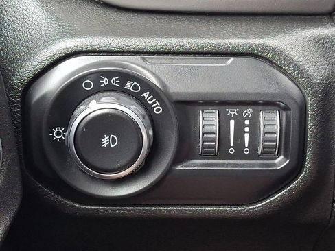 Used 2018 Jeep Wrangler Unlimited Sport S AWD/4WD image 22
