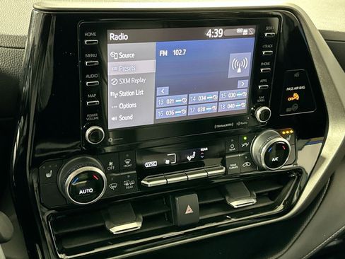 Used 2022 Toyota Highlander XLE image 23