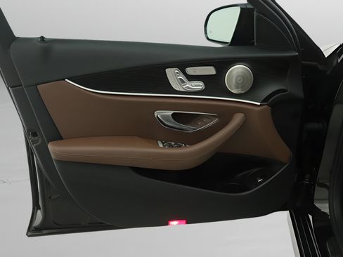 Used 2022 Mercedes-Benz E 350 Sedan image 17
