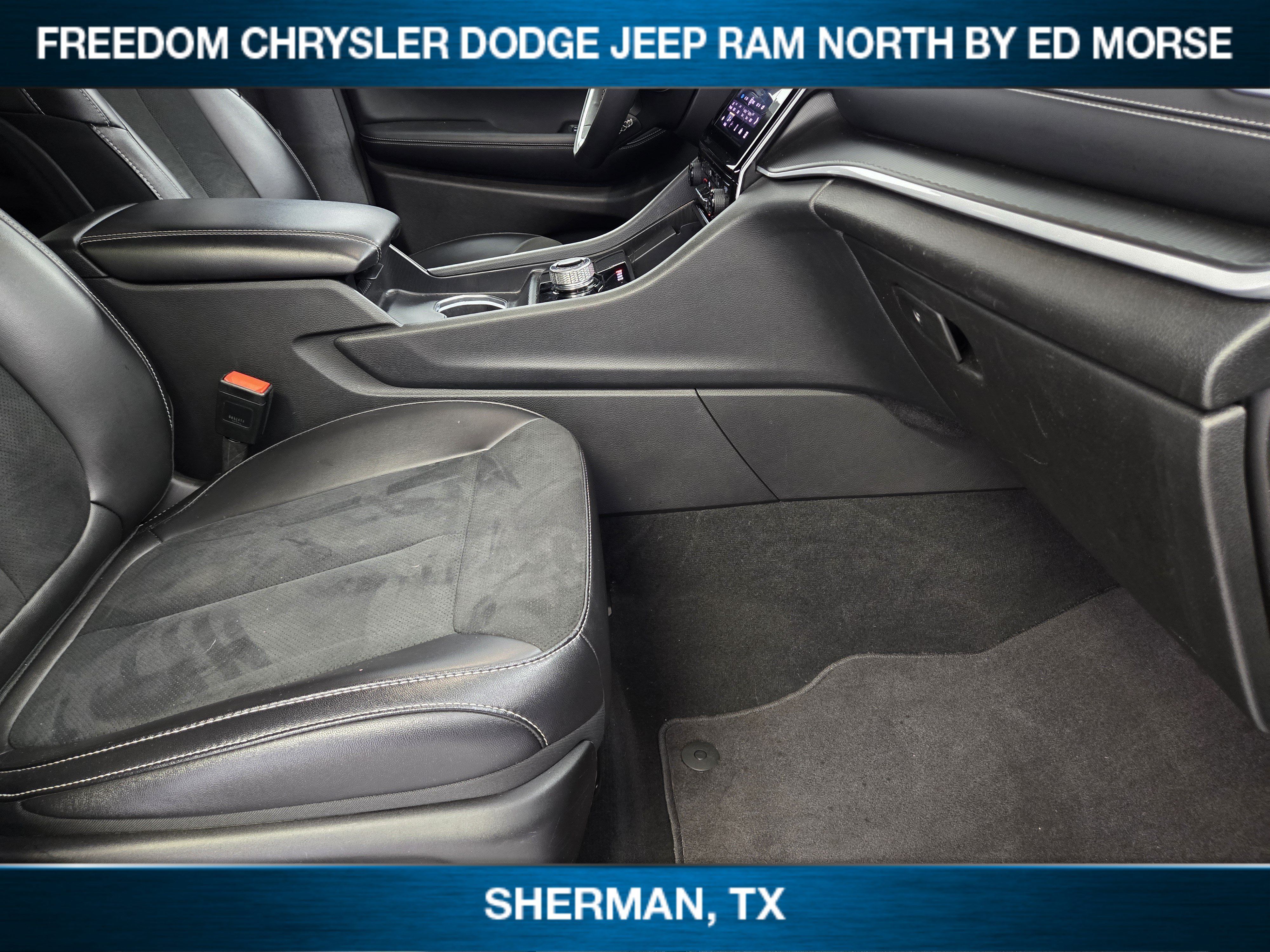 Used 2025 Jeep Grand Cherokee Altitude AWD/4WD image 9