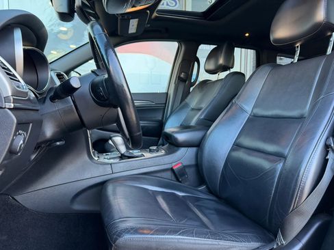 Used 2018 Jeep Grand Cherokee Limited image 10