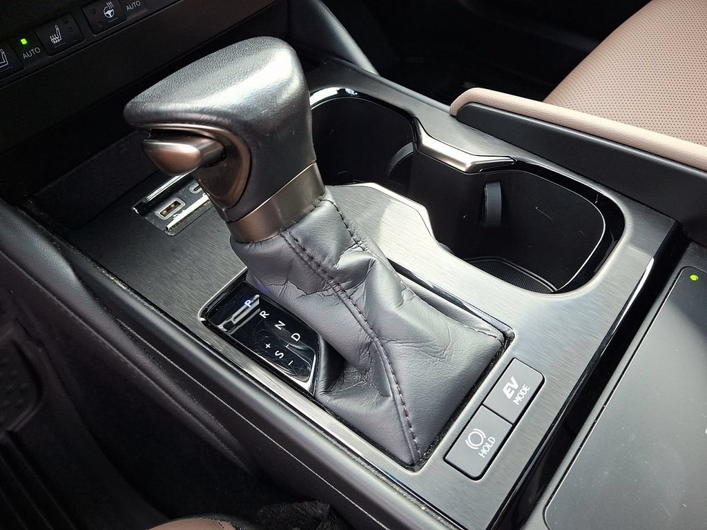 Used 2024 Lexus ES 300h w/ Premium Package FWD image 16