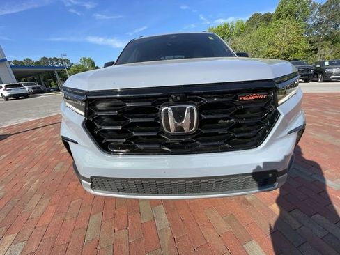Certified 2025 Honda Pilot TrailSport image 6