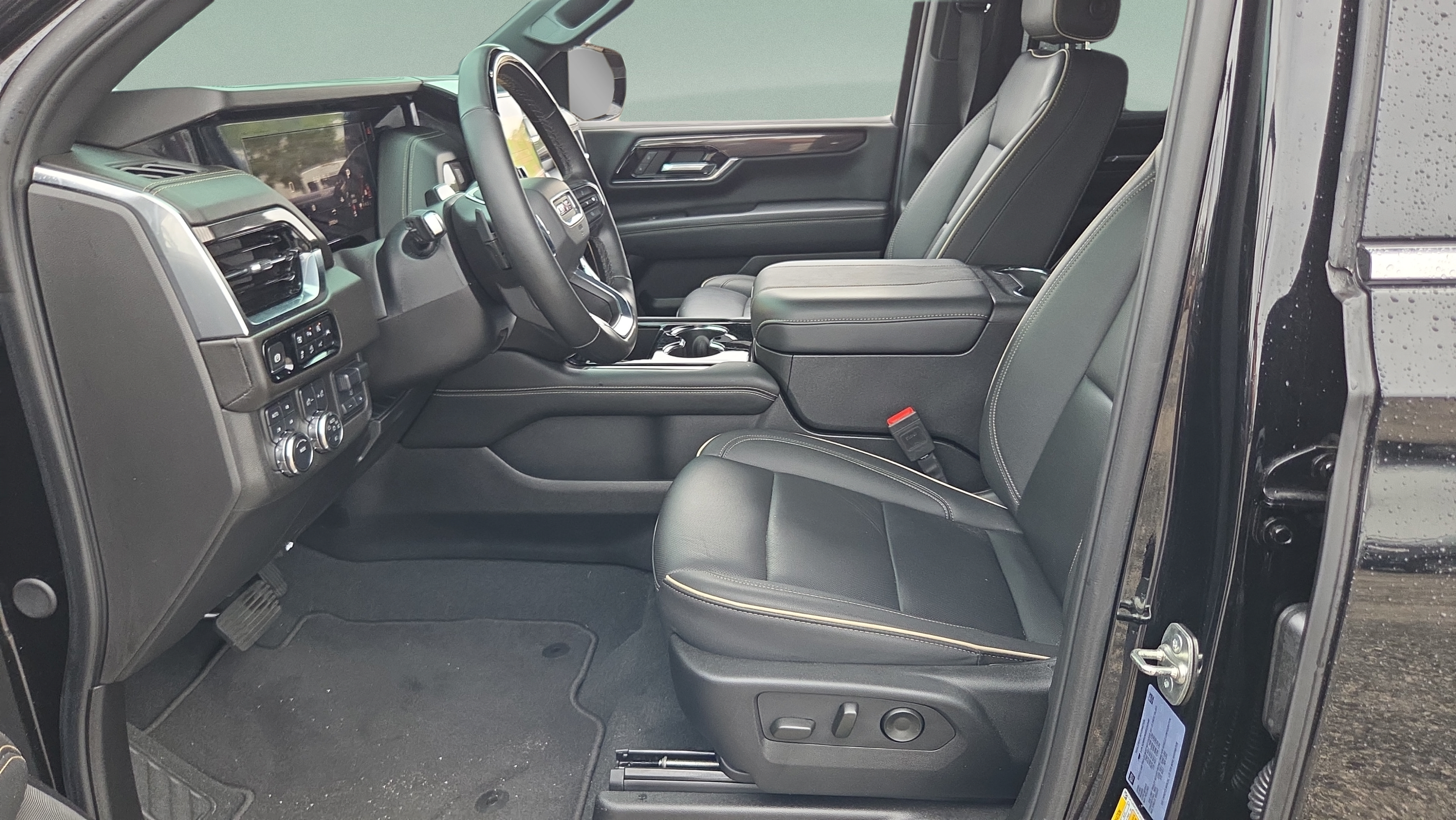 Used 2025 GMC Yukon Elevation AWD/4WD image 10
