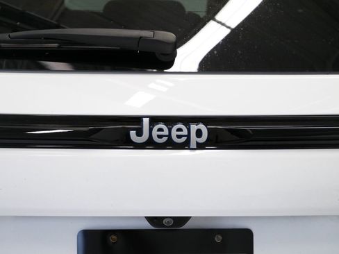 Used 2023 Jeep Grand Cherokee Summit image 13