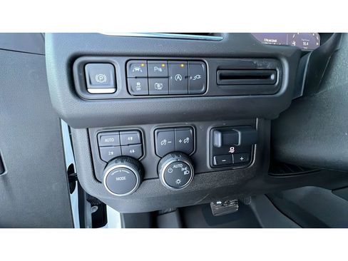 Used 2022 Chevrolet Tahoe LT w/ Luxury Package image 23