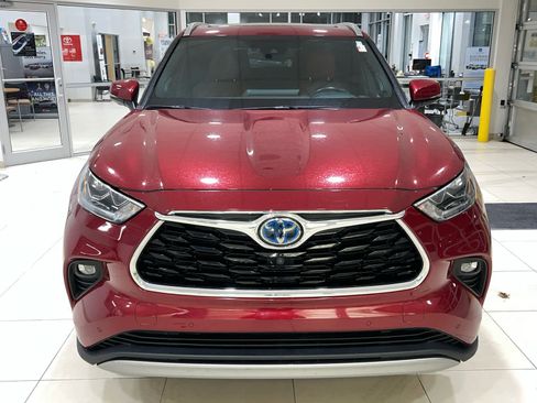 Used 2021 Toyota Highlander Platinum image 3
