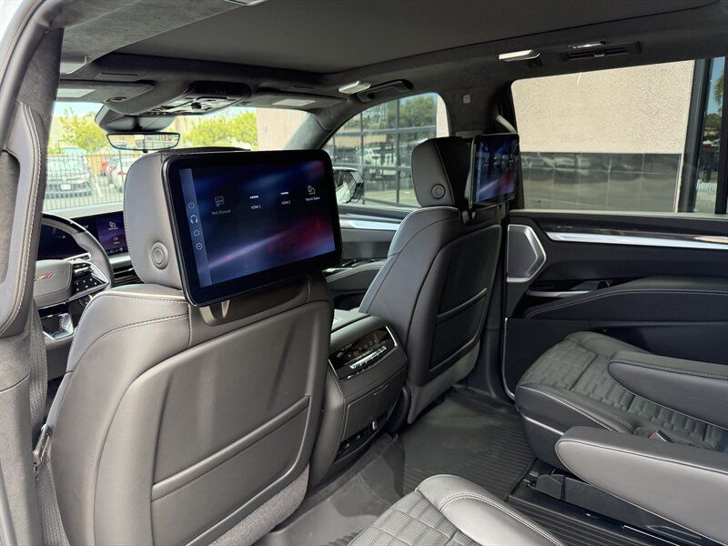 Used 2026 Cadillac Escalade V w/ LPO, ONYX Package AWD/4WD image 15