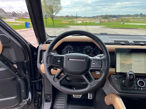 New 2026 Land Rover Defender 110 V8 AWD/4WD image 12