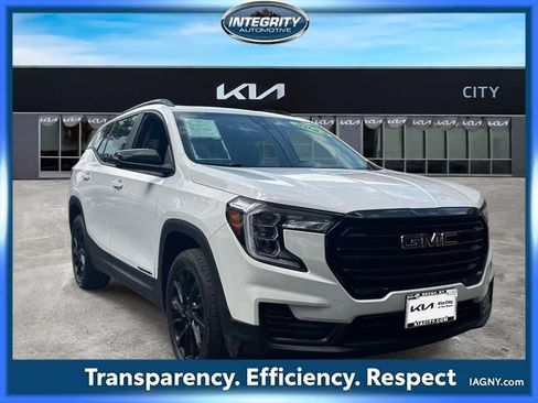 Used 2023 GMC Terrain SLE w/ Driver Convenience Package AWD/4WD image 1