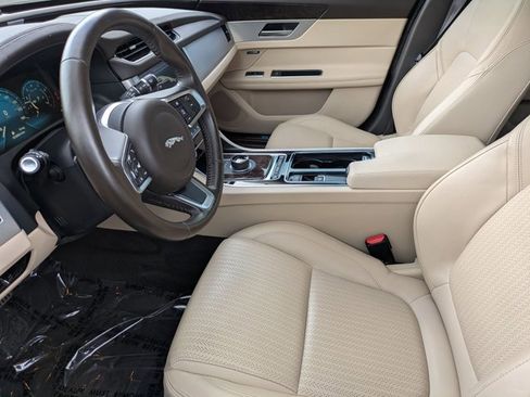 Used 2019 Jaguar XF Prestige image 16