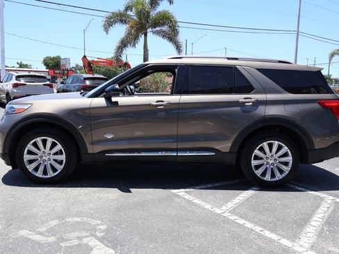 Used 2021 Ford Explorer King Ranch w/ Premium Technology Package AWD/4WD image 4