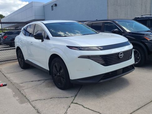 Used 2025 Nissan Murano SV image 2