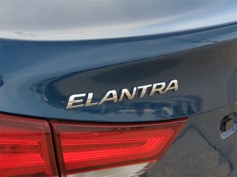 Used 2016 Hyundai Elantra Sport image 12