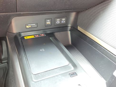 Used 2025 Toyota Camry SE FWD image 22