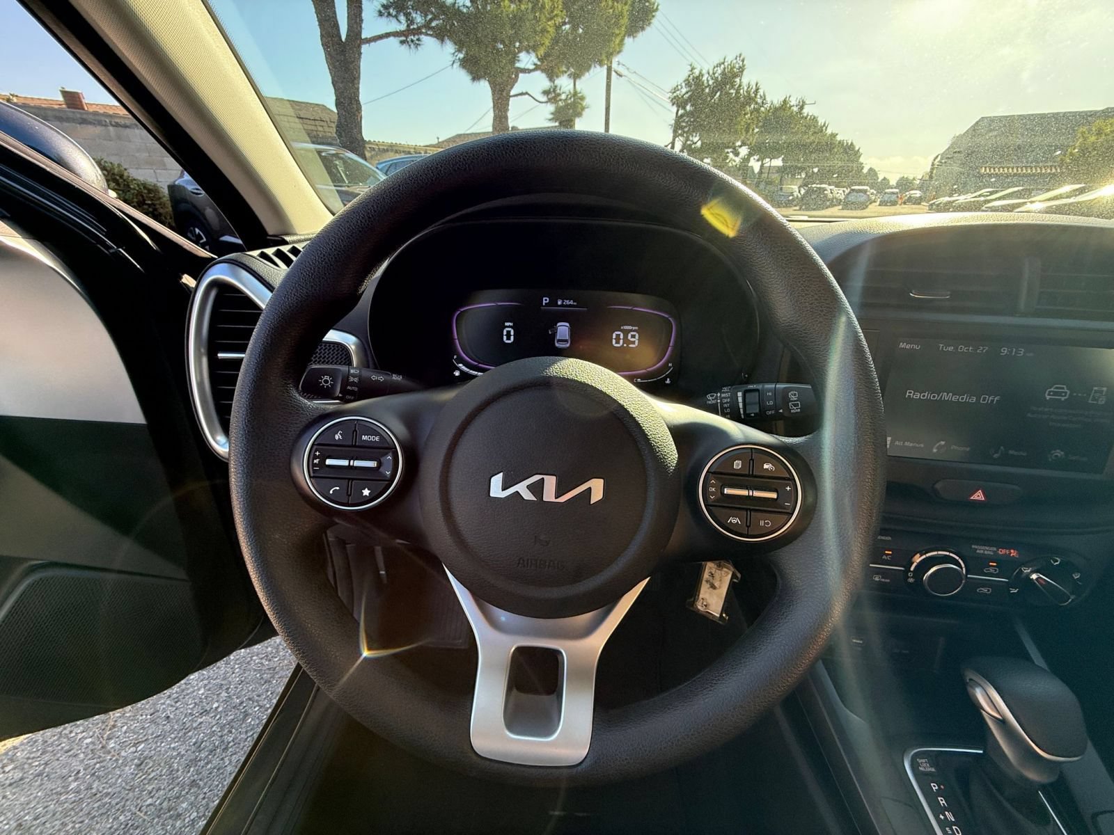 Used 2025 Kia Soul LX w/ LX Technology Package FWD image 24