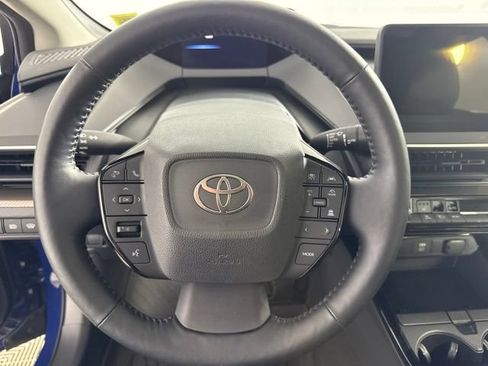 Used 2025 Toyota Prius XLE AWD/4WD image 17