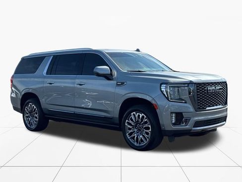 Used 2024 GMC Yukon XL Denali Ultimate AWD/4WD image 8